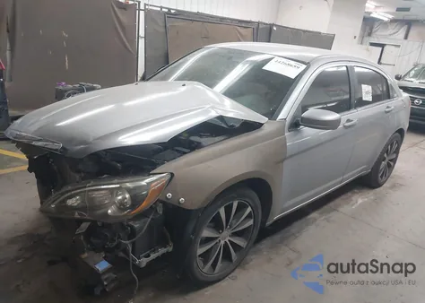 2013 Chrysler 200 Touring z USA, uszkodzony, nr VIN 1C3CCBBB6DN595884